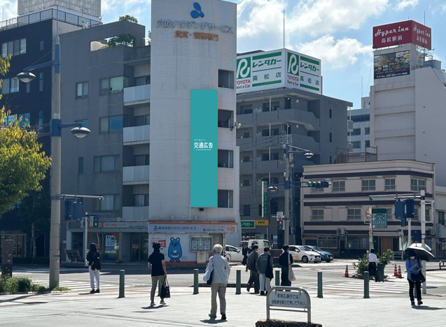 JR高松駅前　屋外ビル壁面　デジタルサイネージ